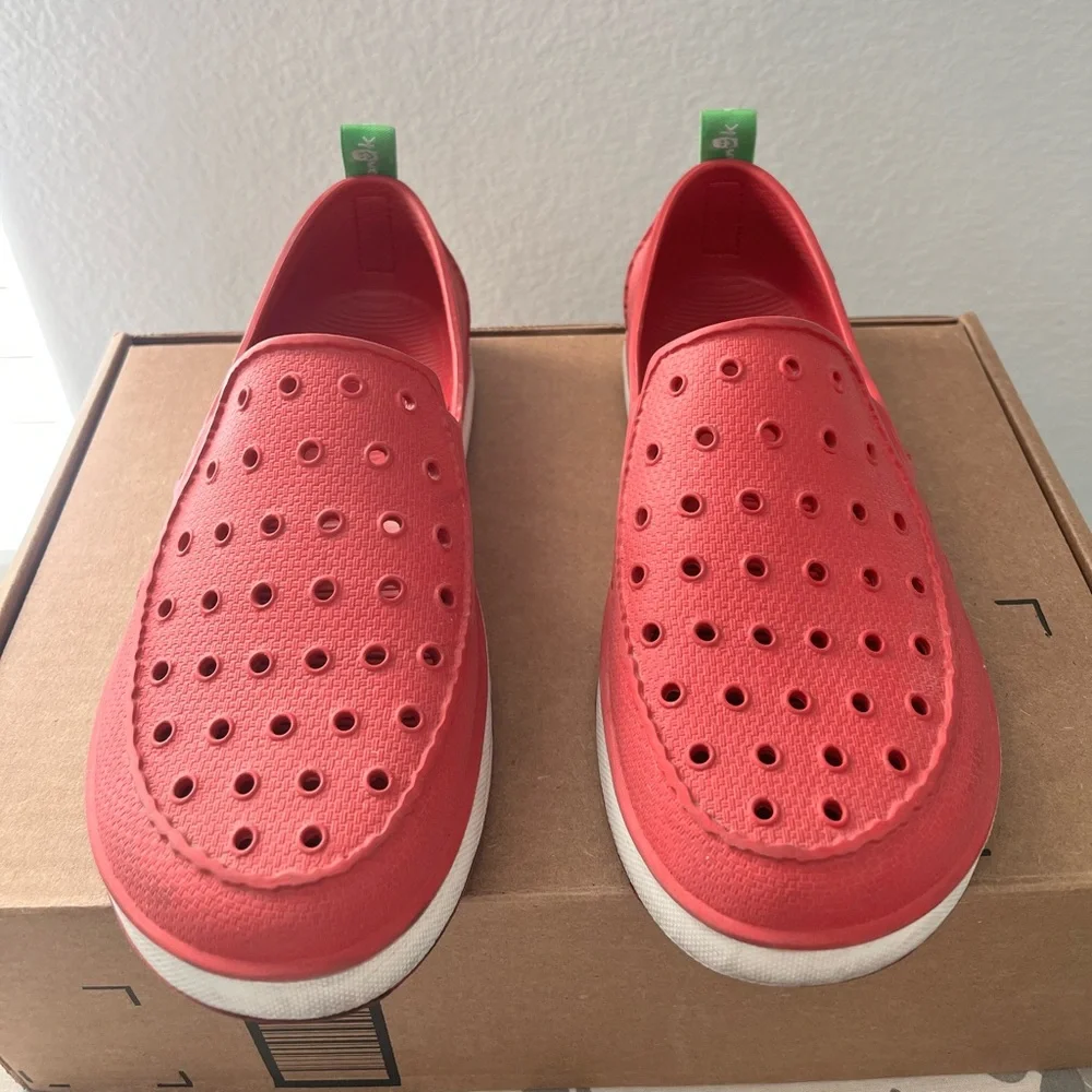 Sanuk Red Slip-On Water Shoes Women’s Size 7 | Lightweight Comfort